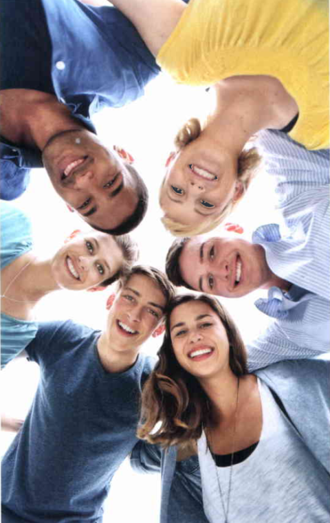 Junge Menschen im Gruppenmotiv des BAVW-Flyers